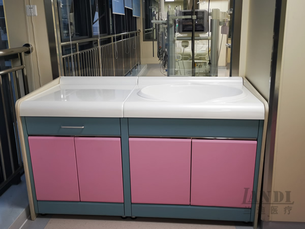 婴儿洗浴中心配套设备_泰州市开发区兰迪医用设备厂