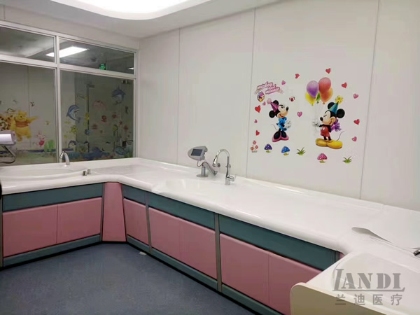 婴儿洗浴中心配套设备_泰州市开发区兰迪医用设备厂