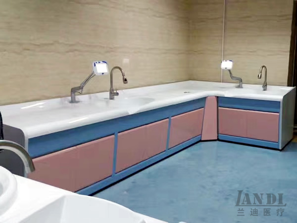 一体化婴儿洗浴中心设备_泰州市开发区兰迪医用设备厂